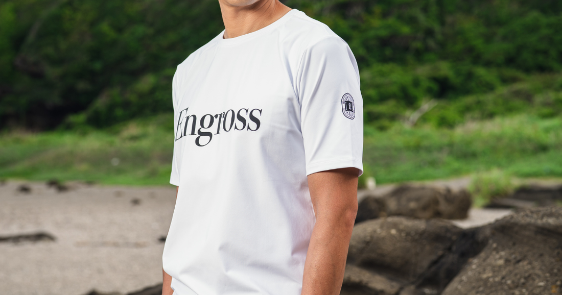 【機能美と躍動感】Double Logo T-shirtが導く、大人のアスレジャースタイル