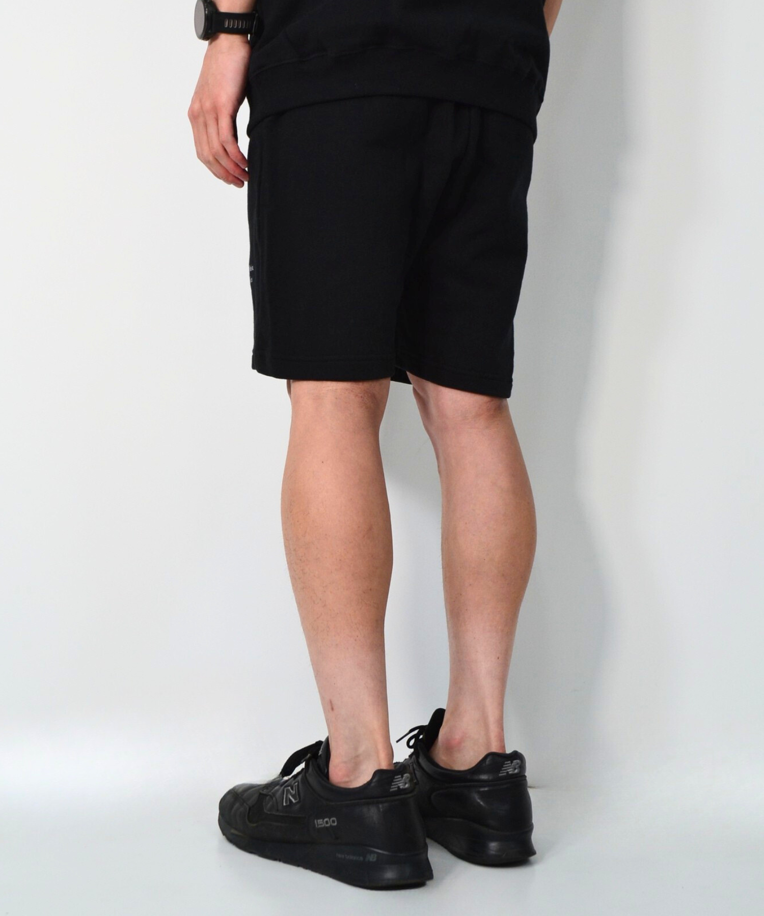アスレジャーブランド Engross（エングロス）のSweat Shorts（スウェットショーツ）ブラック モデル着用イメージ