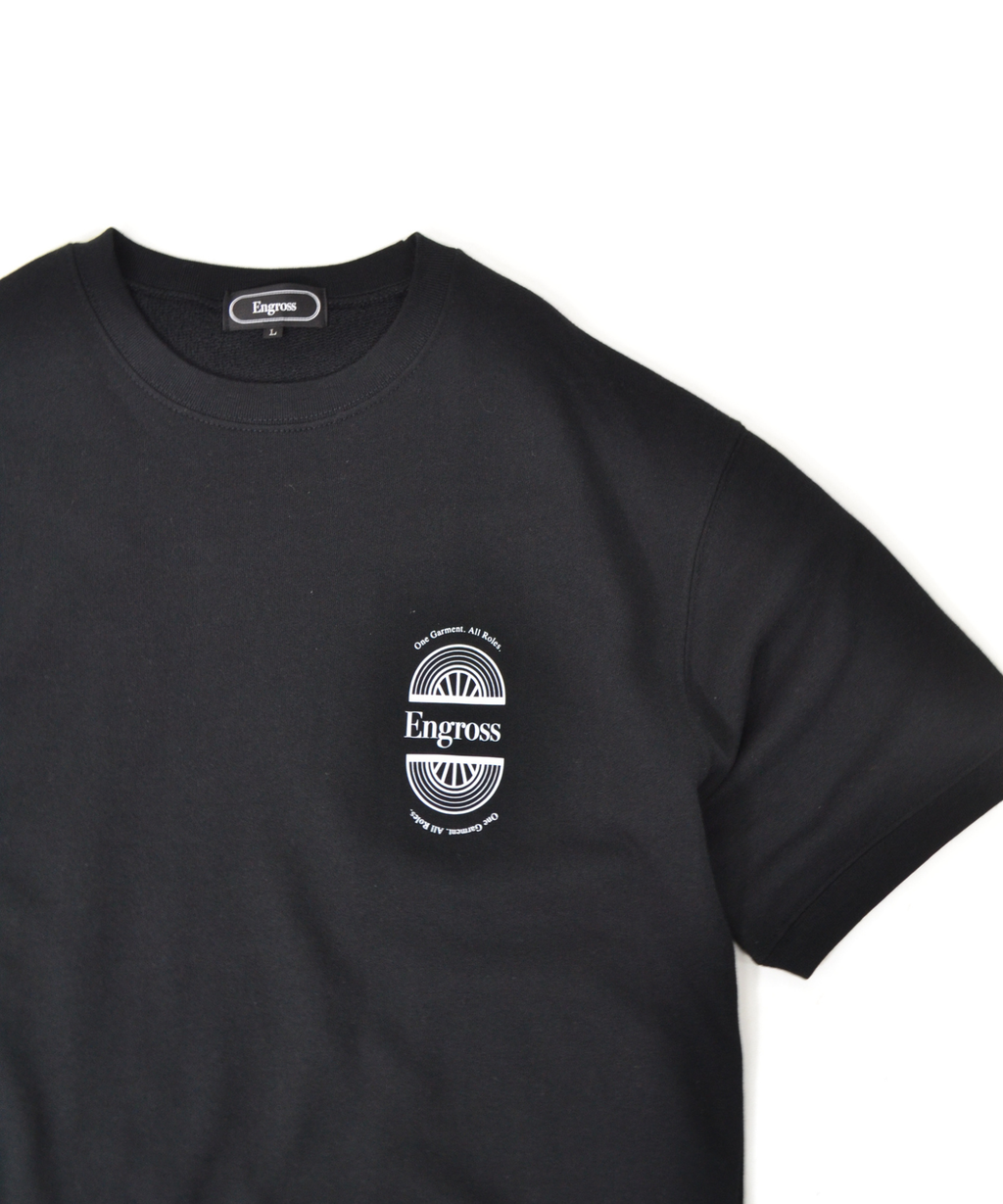 アスレジャーブランド Engross（エングロス）のSweat Short Sleeve（スウェットショートスリーブ）ブラック 平置き画像 ロゴ