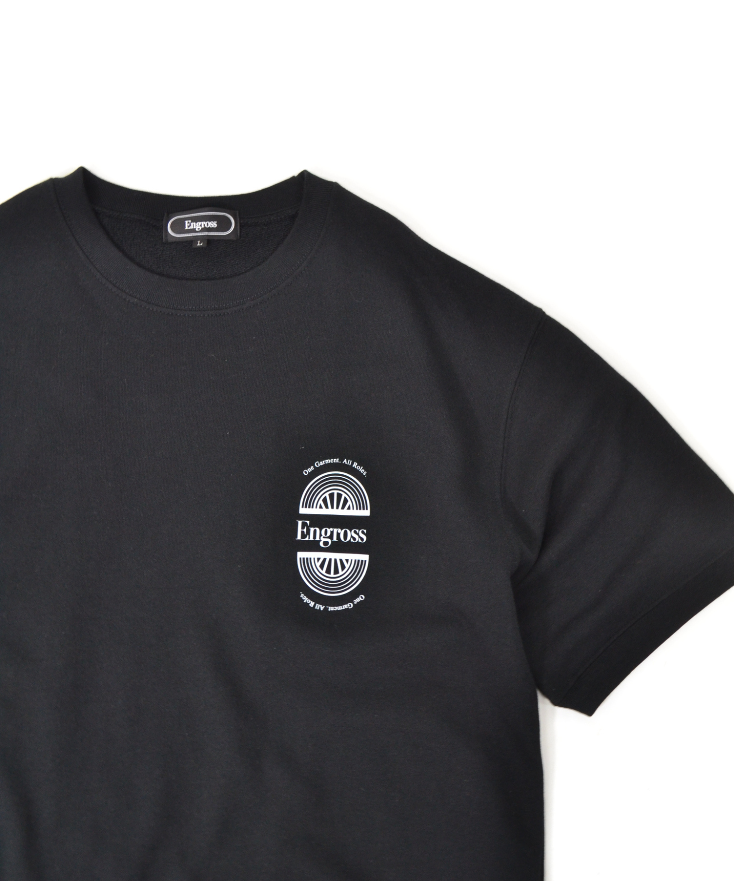 アスレジャーブランド Engross（エングロス）のSweat Short Sleeve（スウェットショートスリーブ）ブラック 平置き画像 ロゴ