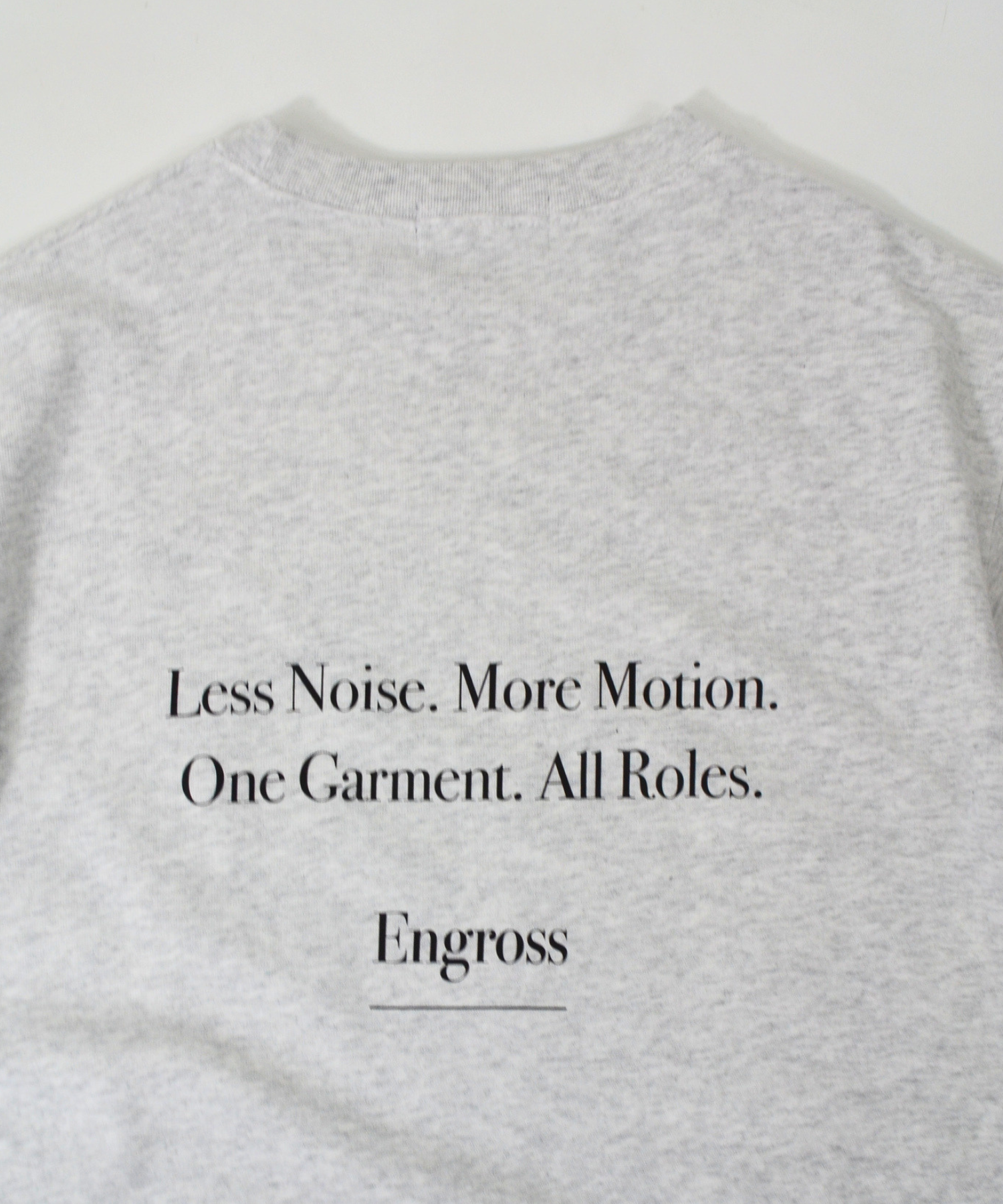 アスレジャーブランド Engross（エングロス）のSweat Short Sleeve（スウェットショートスリーブ）グレー 置き画像 バックプリント