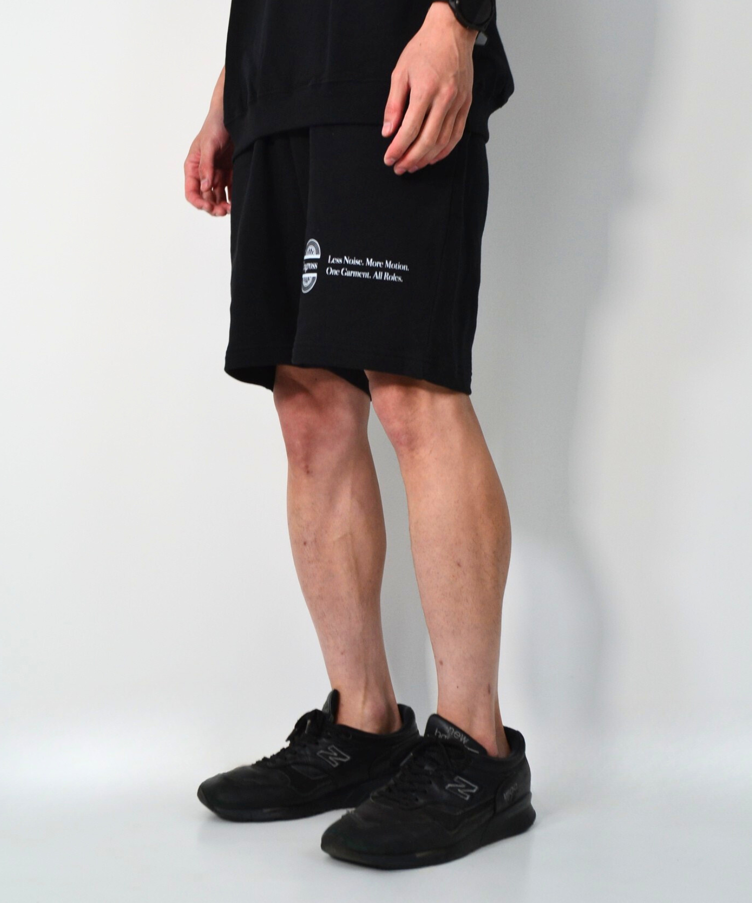 アスレジャーブランド Engross（エングロス）のSweat Shorts（スウェットショーツ）ブラック モデル着用イメージ