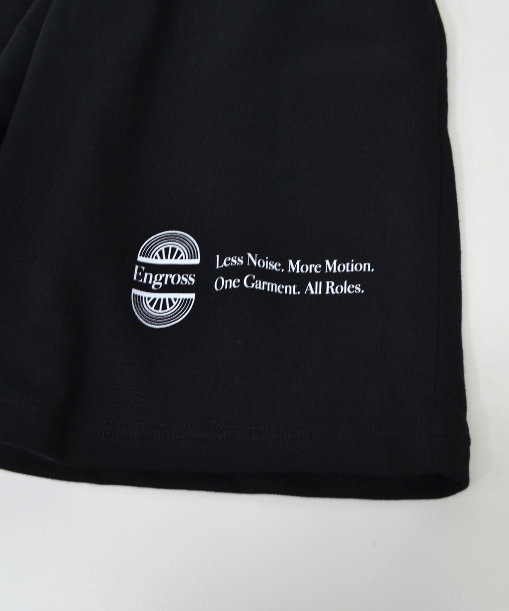 アスレジャーブランド Engross（エングロス）のSweat Shorts（スウェットショーツ）ブラック 平置き画像 ロゴ