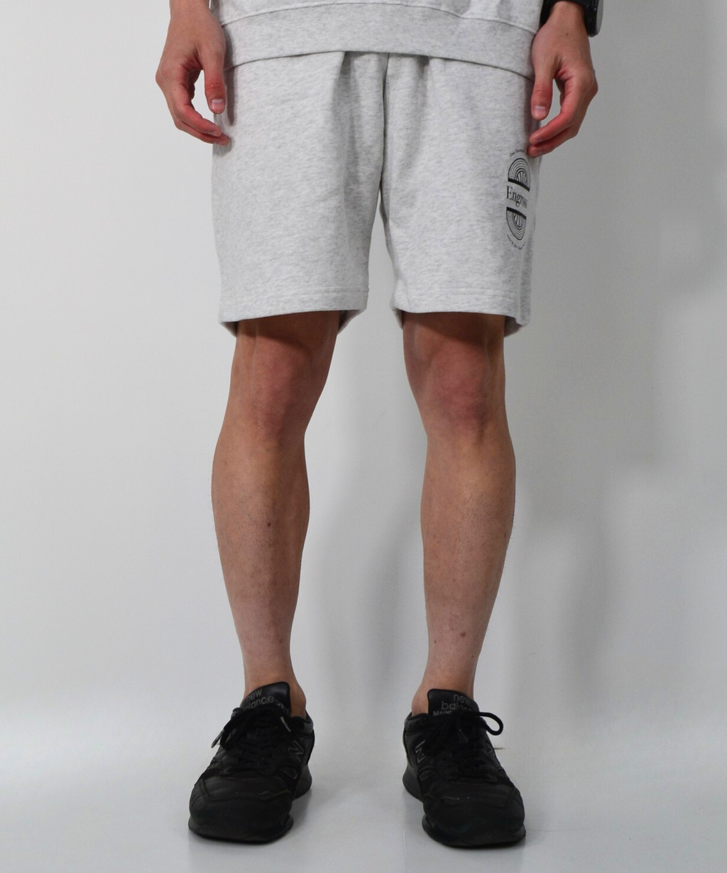 アスレジャーブランド Engross（エングロス）のSweat Shorts（スウェットショーツ）グレー モデル着用イメージ