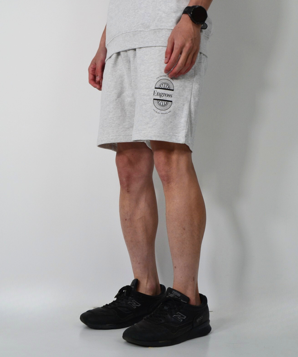 アスレジャーブランド Engross（エングロス）のSweat Shorts（スウェットショーツ）グレー モデル着用イメージ