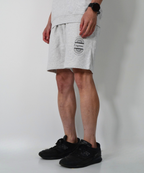 アスレジャーブランド Engross（エングロス）のSweat Shorts（スウェットショーツ）グレー モデル着用イメージ