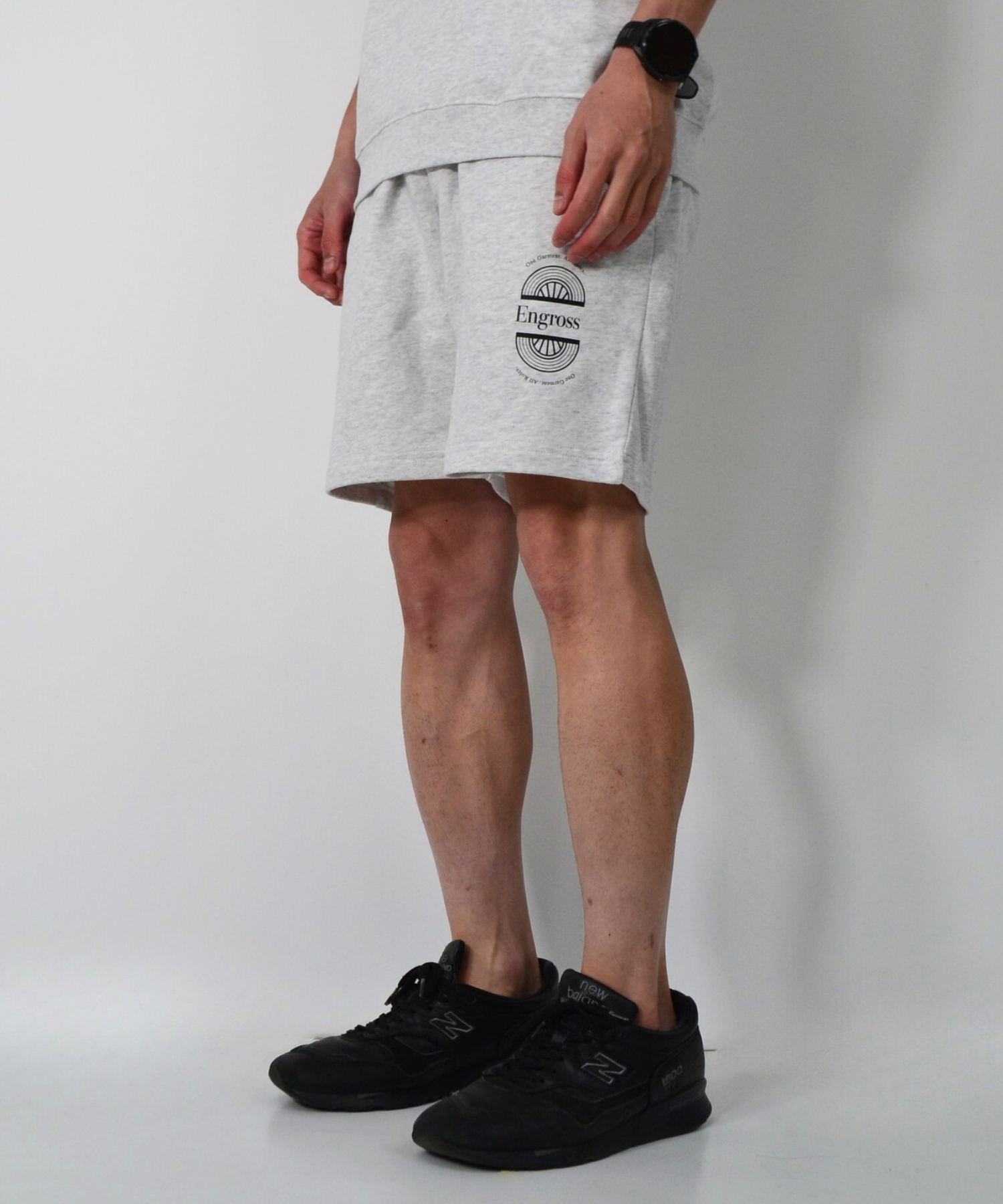 アスレジャーブランド Engross（エングロス）のSweat Shorts（スウェットショーツ）グレー モデル着用イメージ