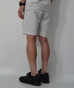 アスレジャーブランド Engross（エングロス）のSweat Shorts（スウェットショーツ）グレー モデル着用イメージ