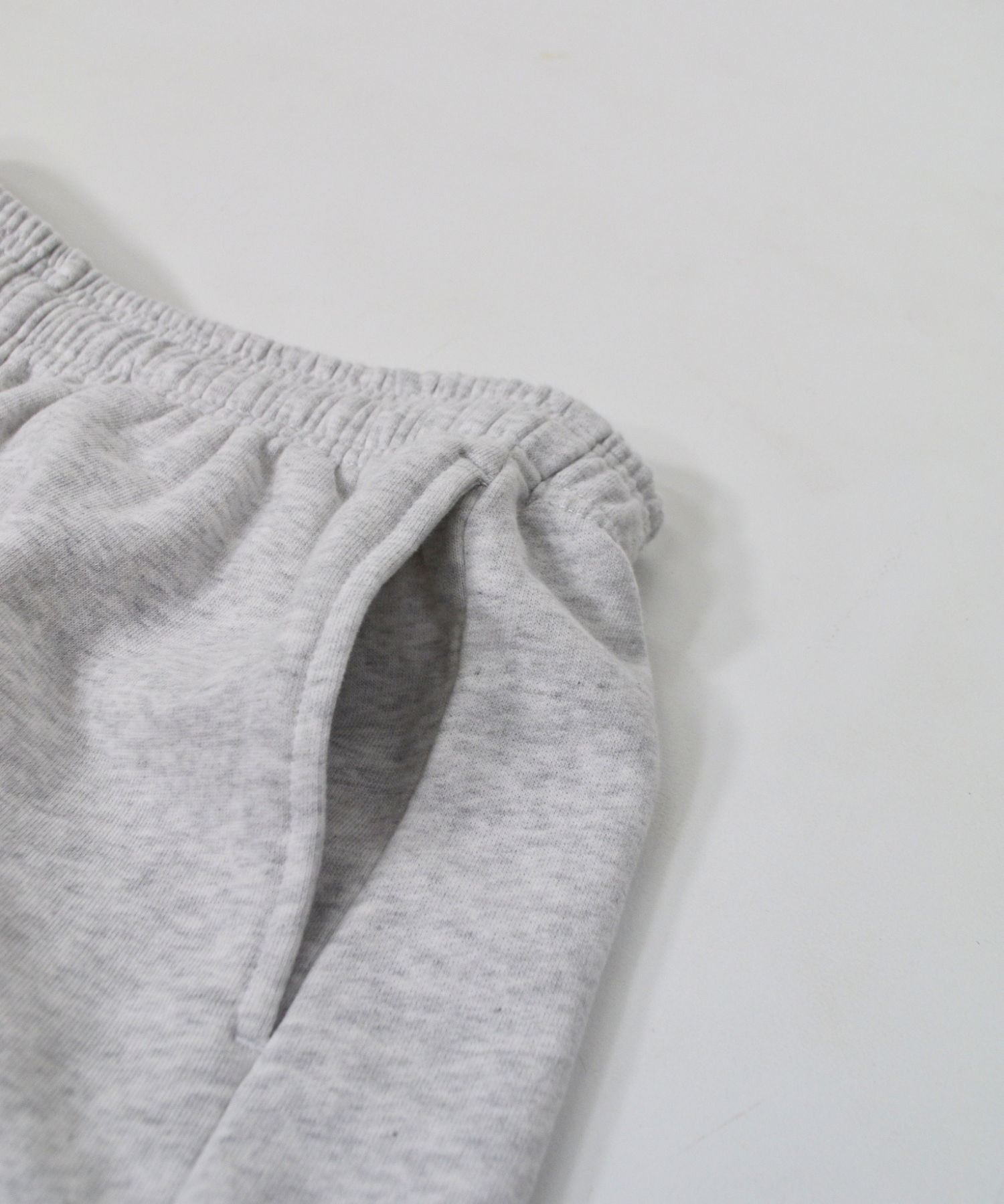 アスレジャーブランド Engross（エングロス）のSweat Shorts（スウェットショーツ）グレー 平置きアイテム画像 ポケット