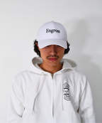 アスレジャーブランド Engross（エングロス）のSporty Logo Cap（スポーティーロゴキャップ）ホワイト モデル着用イメージ