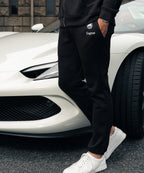 アスレジャーブランド Engross（エングロス）のMidweight Long Pants（ミッドウェイトロングパンツ）ブラック モデル着用イメージ