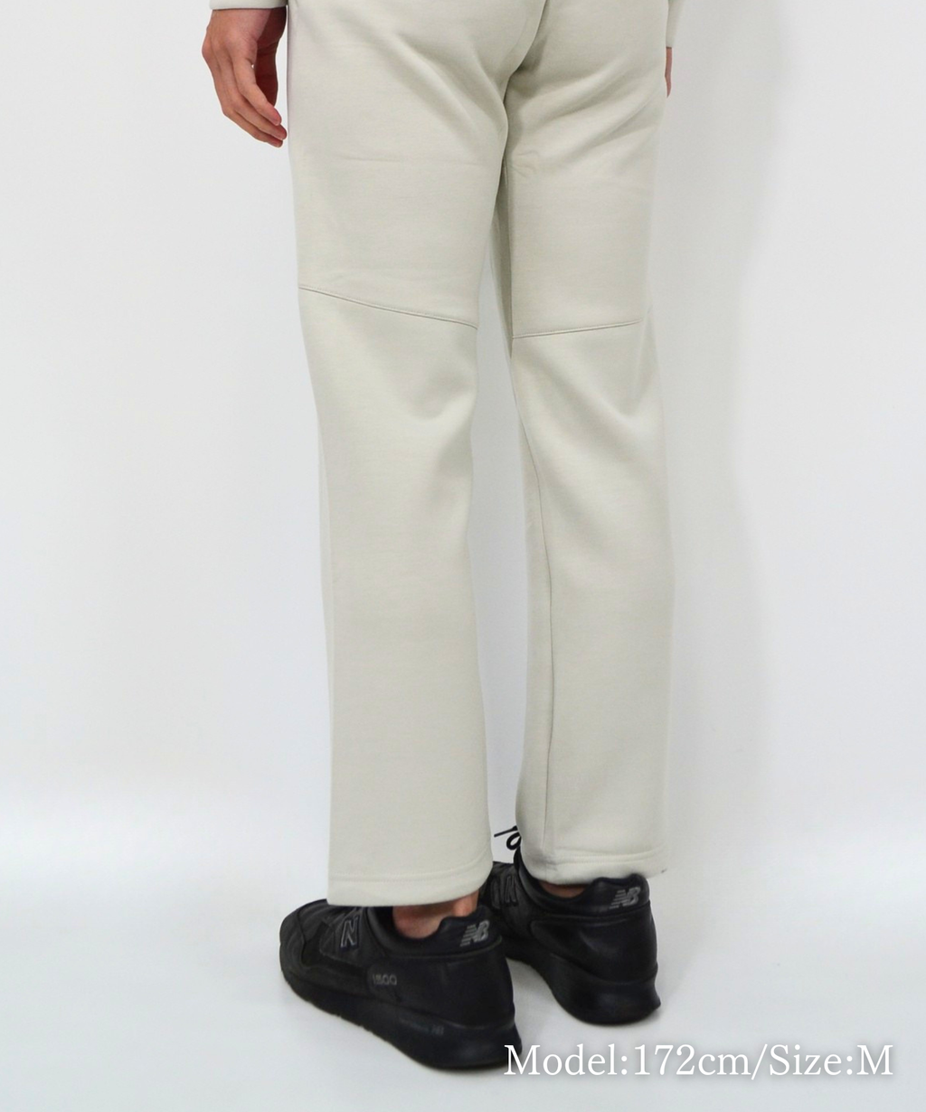 アスレジャーブランド Engross（エングロス）のMidweight Long Pants（ミッドウェイトロングパンツ）グレー モデル着用イメージ