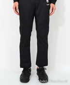 アスレジャーブランド Engross（エングロス）のLightweight Long Pants（ライトウェイトロングパンツ）ブラック モデル着用イメージ