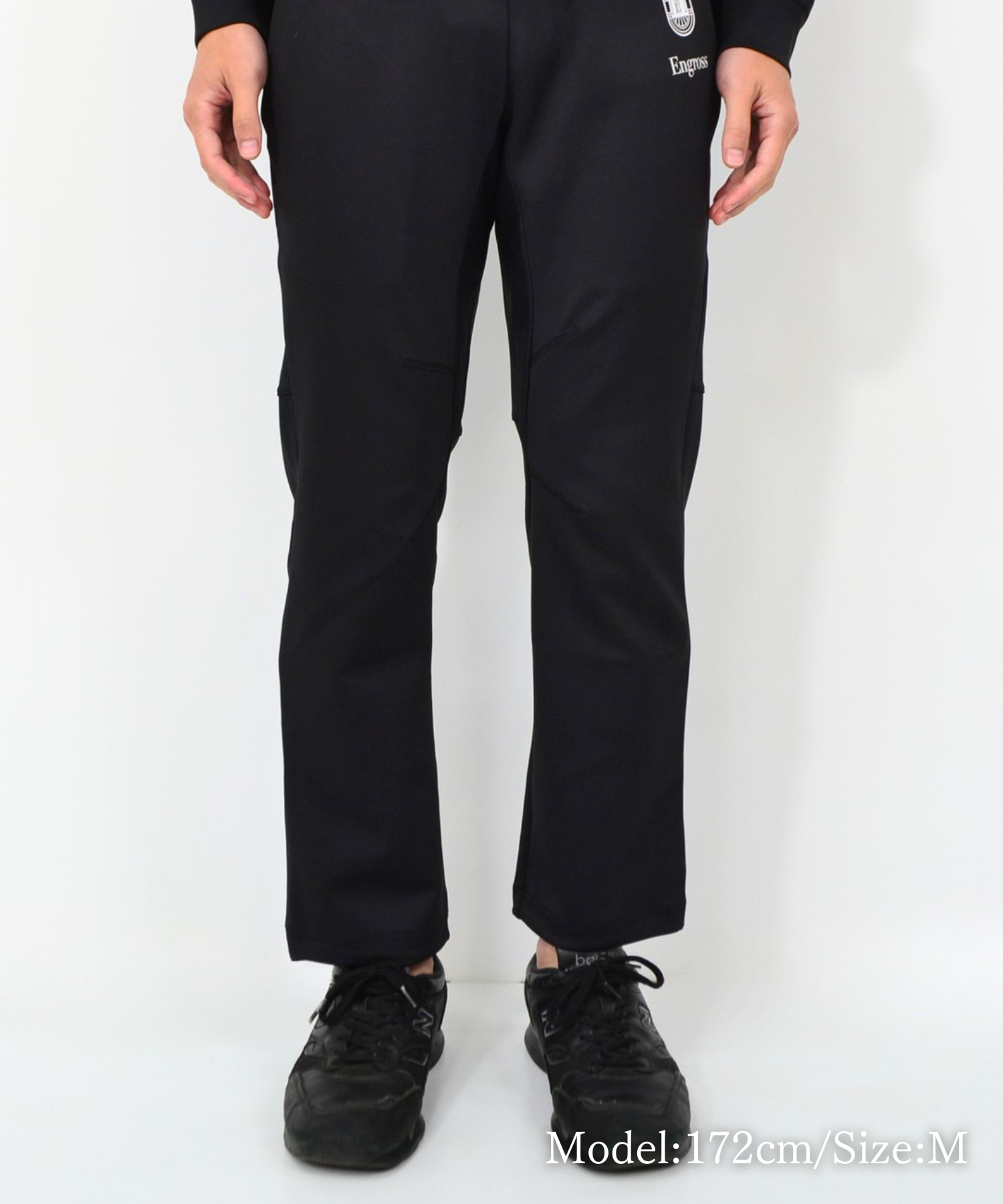 アスレジャーブランド Engross（エングロス）のLightweight Long Pants（ライトウェイトロングパンツ）ブラック モデル着用イメージ