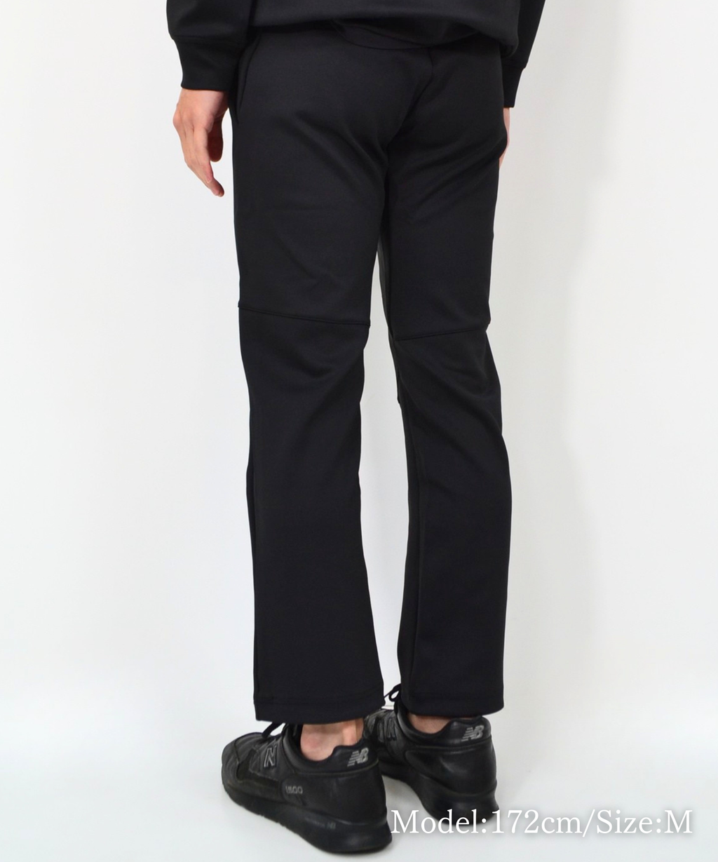 アスレジャーブランド Engross（エングロス）のLightweight Long Pants（ライトウェイトロングパンツ）ブラック モデル着用イメージ