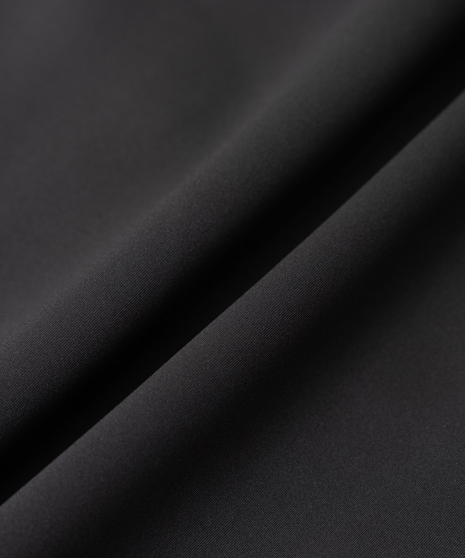 アスレジャーブランド Engross（エングロス）のLightweight Long Pants（ライトウェイトロングパンツ）ブラック 生地寄りアイテム画像