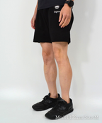 アスレジャーブランド Engross（エングロス）のLogo Half Pants（ロゴハーフパンツ）ブラック モデル着用イメージ