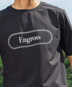 アスレジャーブランド Engross（エングロス）のTrack Logo T-shirt（トラックロゴTシャツ）ブラック モデル着用イメージ