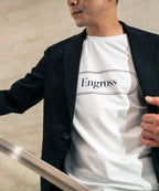 アスレジャーブランド Engross（エングロス）のTrack Logo T-shirt（トラックロゴTシャツ）ホワイト モデル着用イメージ