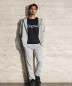 アスレジャーブランド Engross（エングロス）のDouble Logo T-shirt（ダブルロゴTシャツ）ブラック モデル着用イメージ