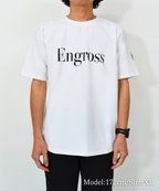 アスレジャーブランド Engross（エングロス）のDouble Logo T-shirt（ダブルロゴTシャツ）ホワイト モデル着用イメージ