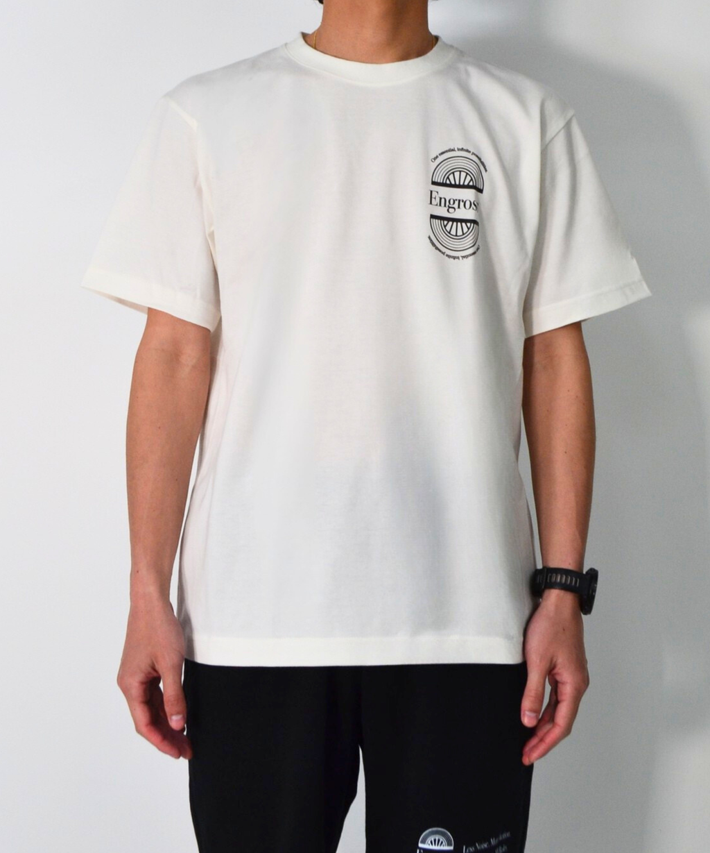 アスレジャーブランド Engross（エングロス）のJapanese Crafted Cotton T-shirt（日本製コットンTシャツ）ホワイト モデル着用イメージ