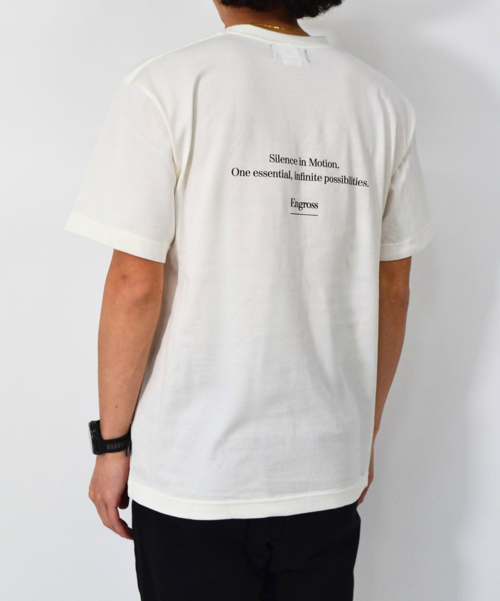 アスレジャーブランド Engross（エングロス）のJapanese Crafted Cotton T-shirt（日本製コットンTシャツ）ホワイト モデル着用イメージ