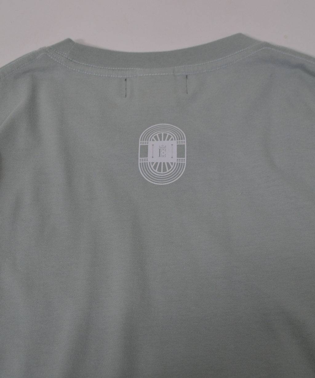 アスレジャーブランド Engross（エングロス）のOrganic Cotton Long Sleeve T-shirt（オーガニックコットンロングスリーブTシャツ）ライトグリーン ロゴ