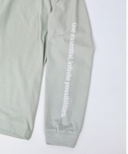 アスレジャーブランド Engross（エングロス）のOrganic Cotton Long Sleeve T-shirt（オーガニックコットンロングスリーブTシャツ）ライトグリーン 袖プリント