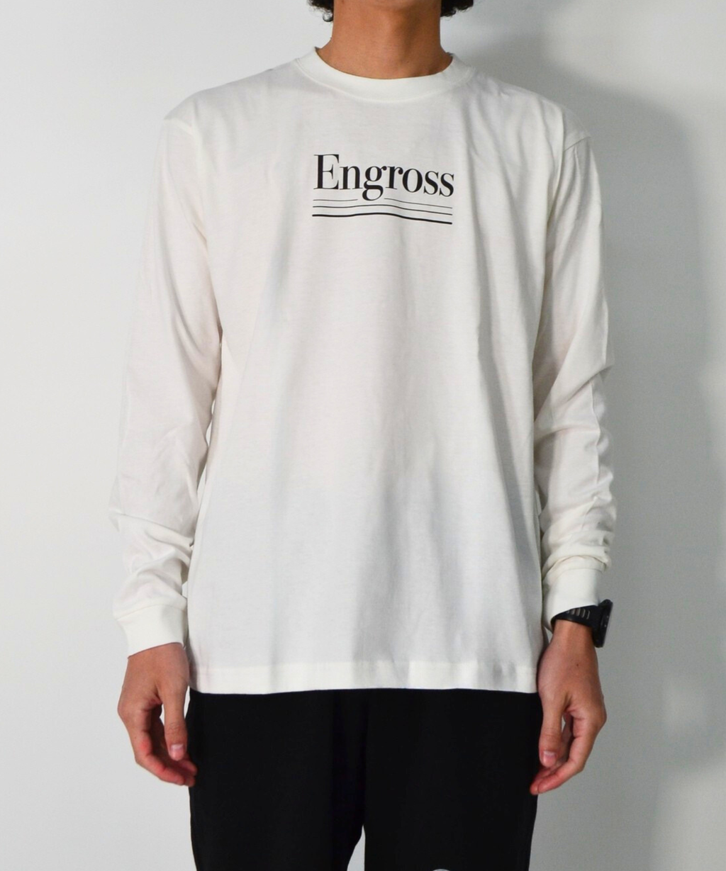 アスレジャーブランド Engross（エングロス）のOrganic Cotton Long Sleeve T-shirt（オーガニックコットンロングスリーブTシャツ）ホワイト モデル着用イメージ