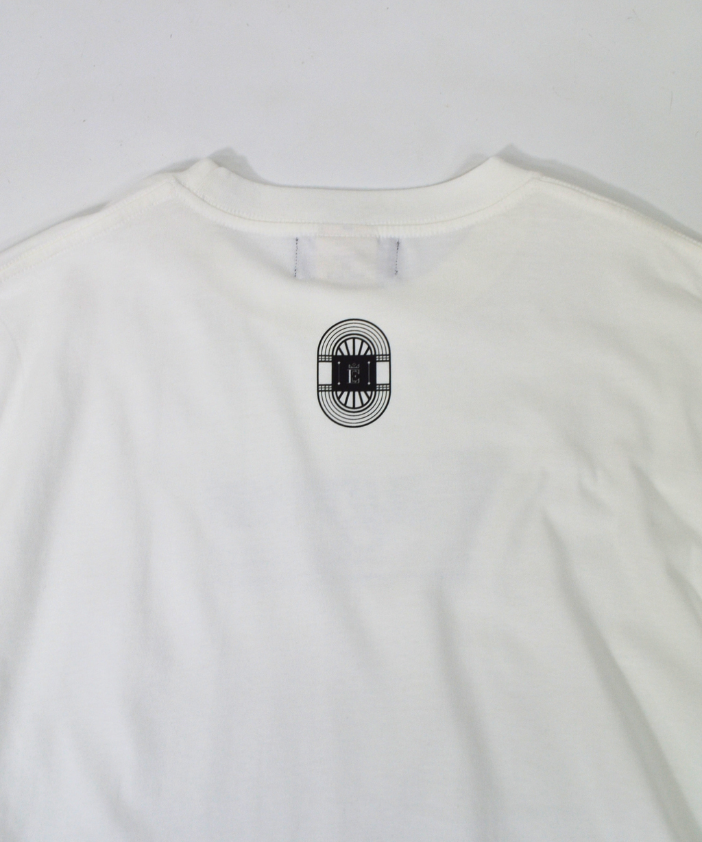 アスレジャーブランド Engross（エングロス）のOrganic Cotton Long Sleeve T-shirt（オーガニックコットンロングスリーブTシャツ）ホワイト ロゴ