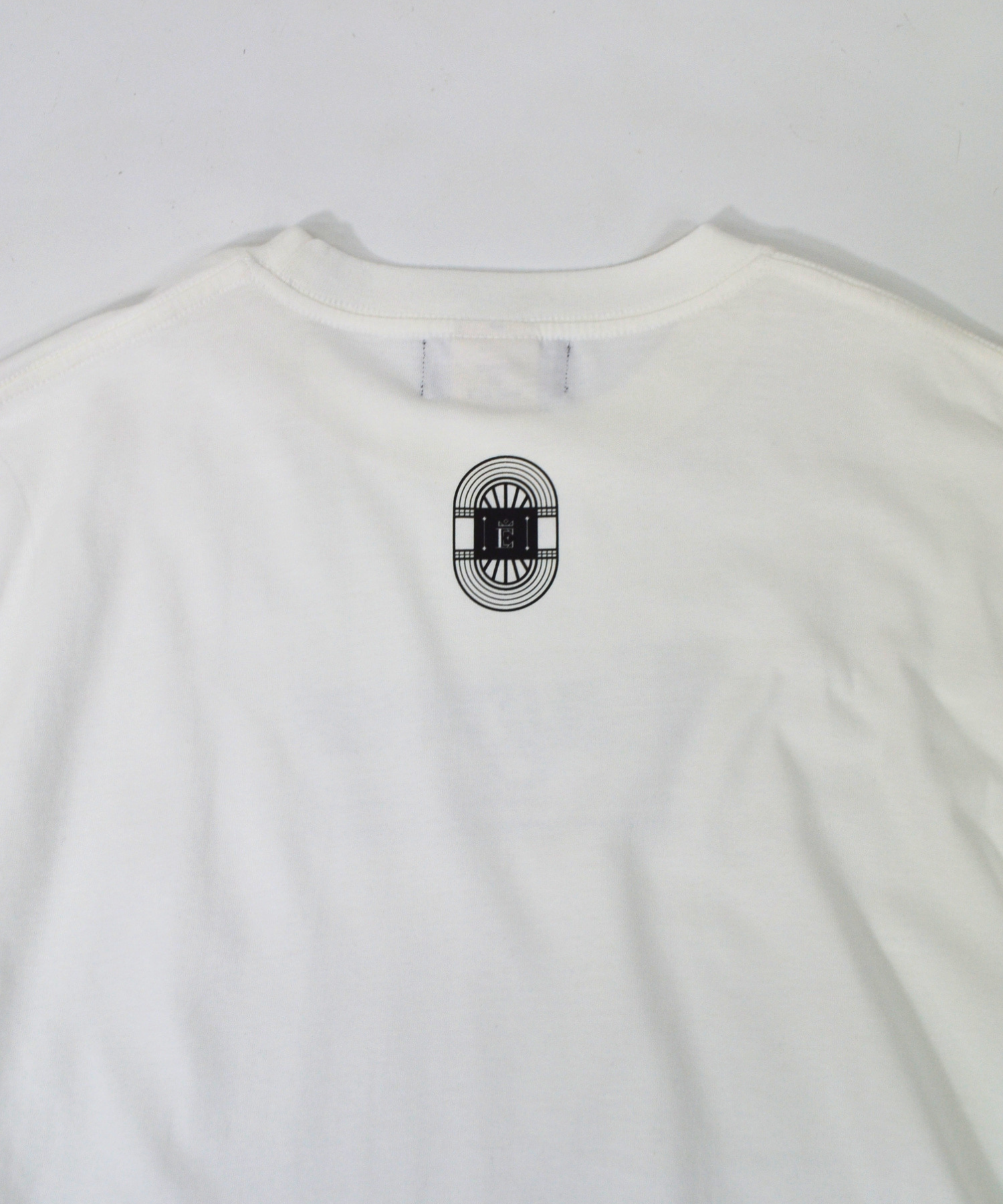 アスレジャーブランド Engross（エングロス）のOrganic Cotton Long Sleeve T-shirt（オーガニックコットンロングスリーブTシャツ）ホワイト ロゴ